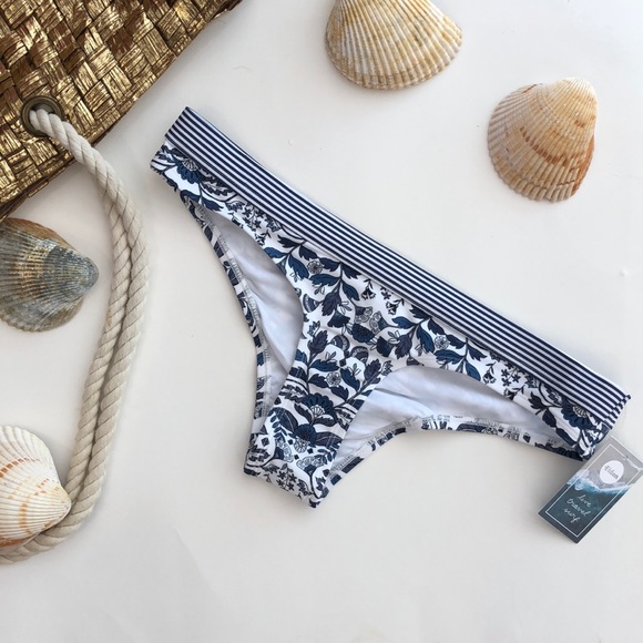 Eidon Surf | Rebel Bikini Bottoms - Picture 3 of 9